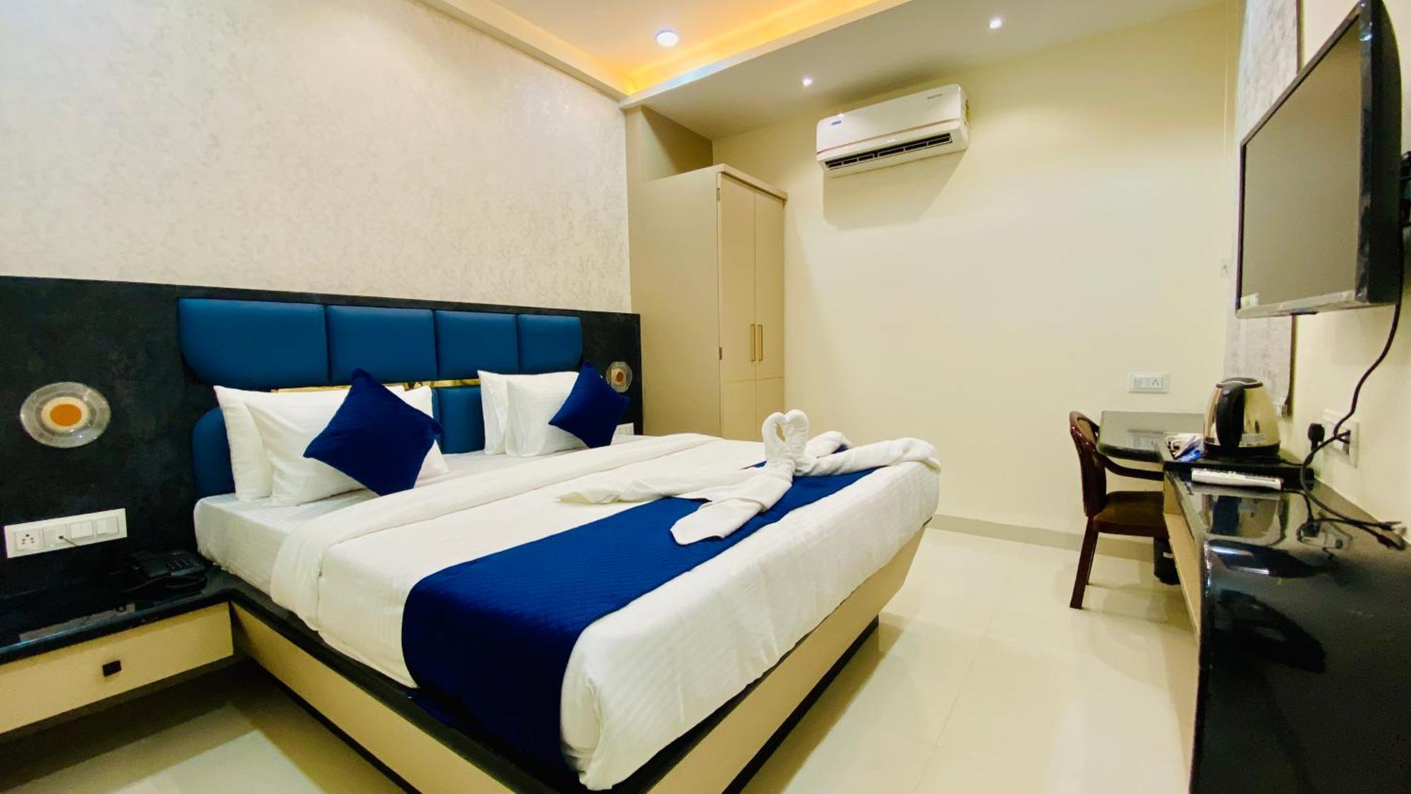 Hotel Aranyasutra Inaya, Indore Buitenkant foto