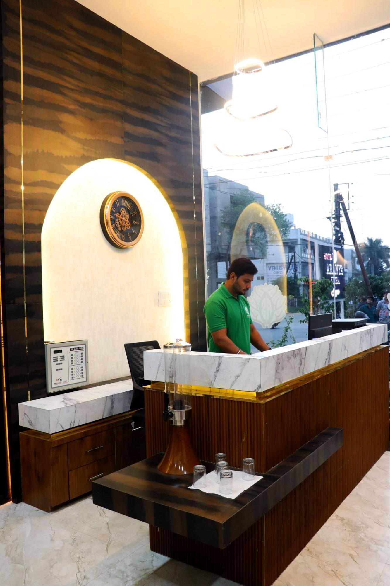 Hotel Aranyasutra Inaya, Indore Buitenkant foto