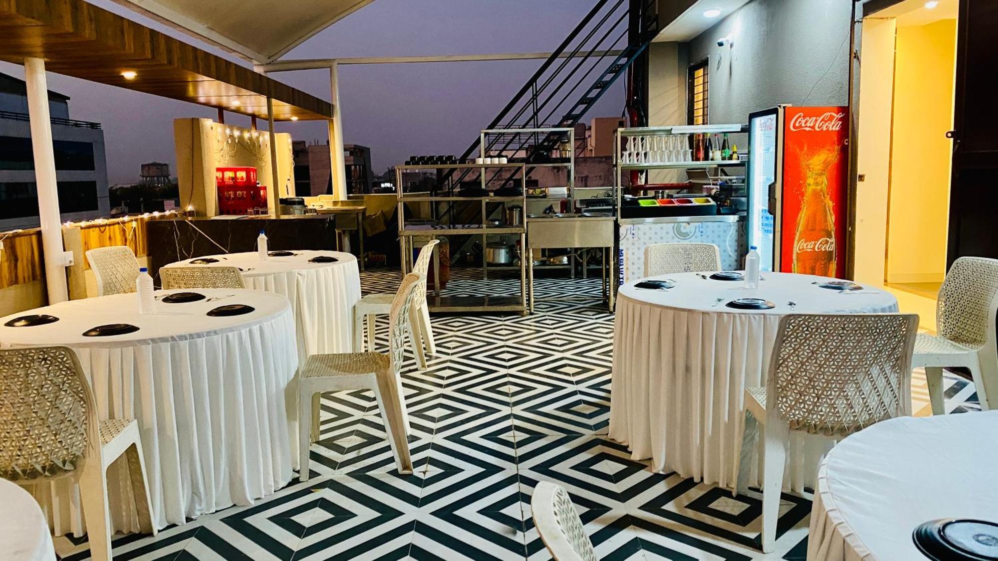 Hotel Aranyasutra Inaya, Indore Buitenkant foto