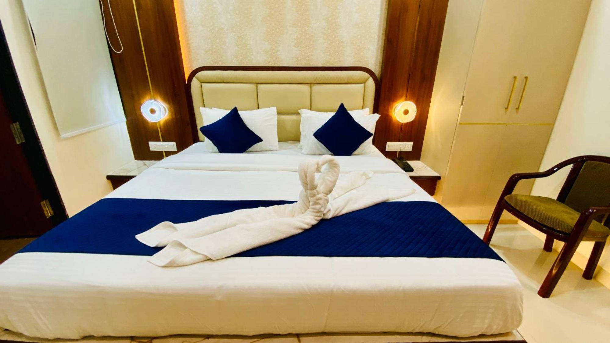 Hotel Aranyasutra Inaya, Indore Buitenkant foto