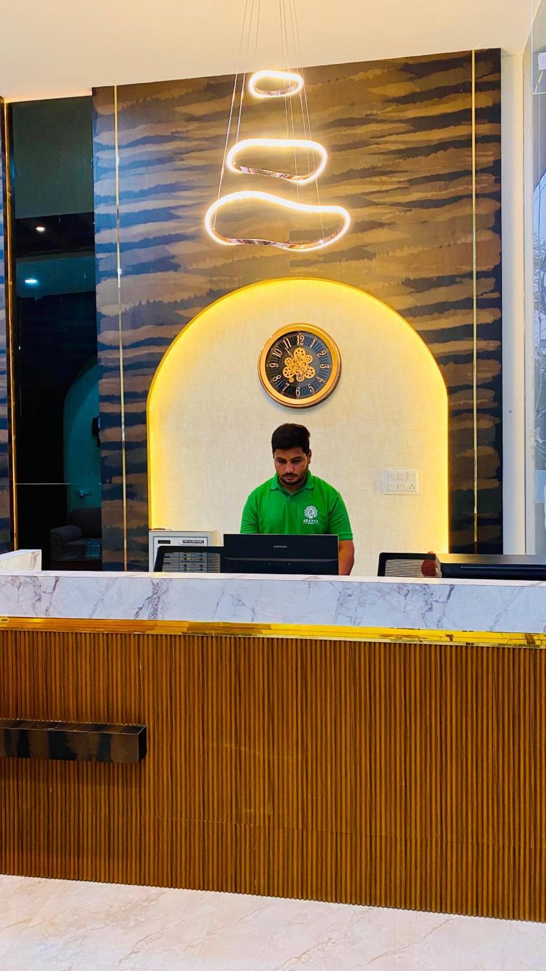 Hotel Aranyasutra Inaya, Indore Buitenkant foto