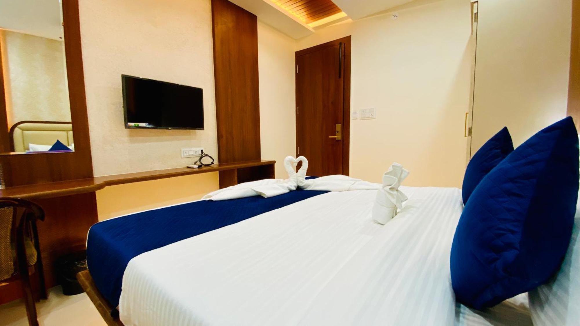 Hotel Aranyasutra Inaya, Indore Buitenkant foto