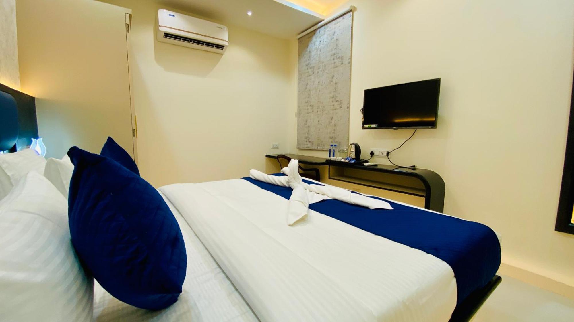 Hotel Aranyasutra Inaya, Indore Buitenkant foto