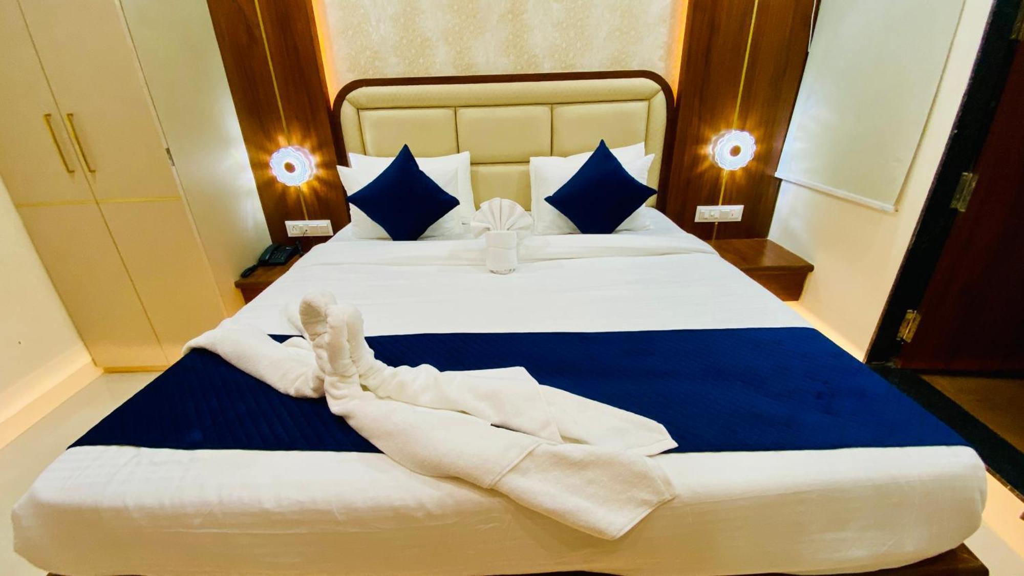 Hotel Aranyasutra Inaya, Indore Buitenkant foto
