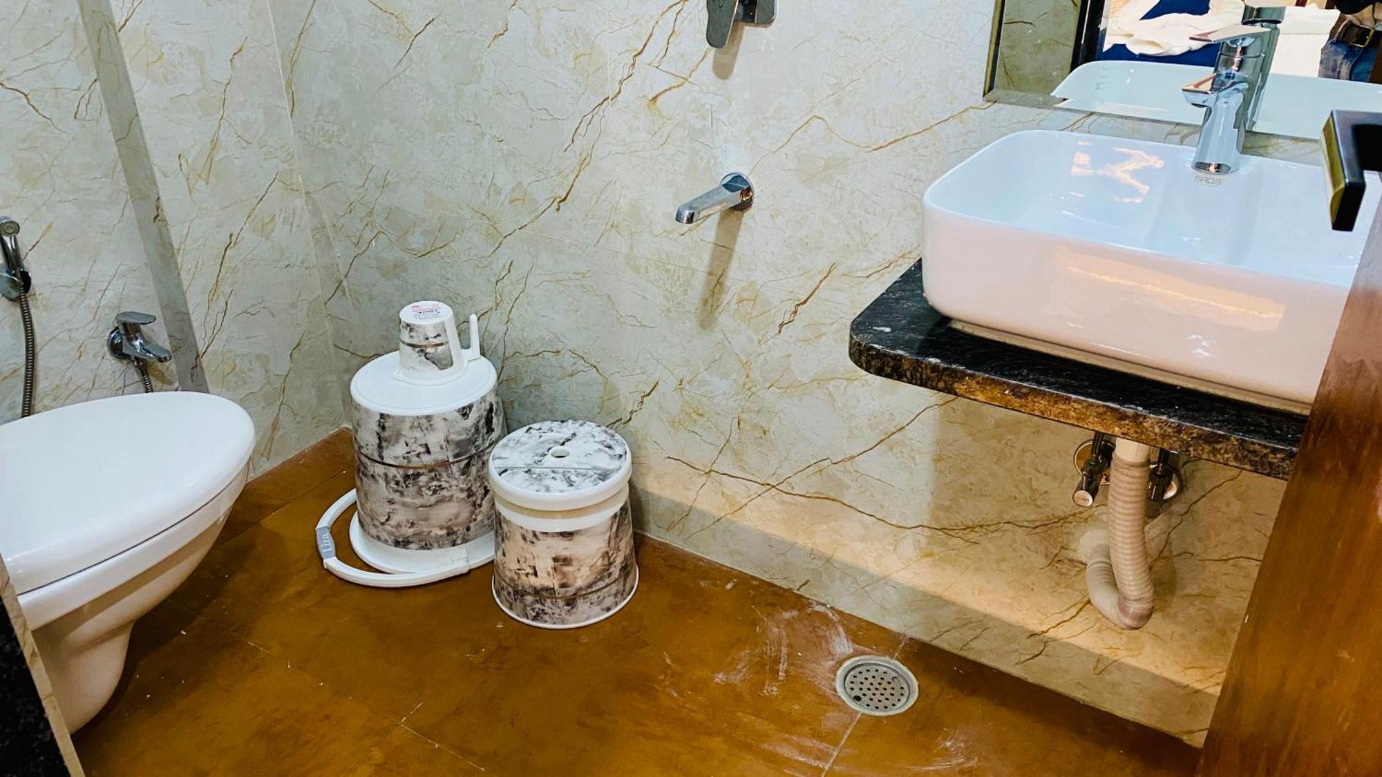 Hotel Aranyasutra Inaya, Indore Buitenkant foto