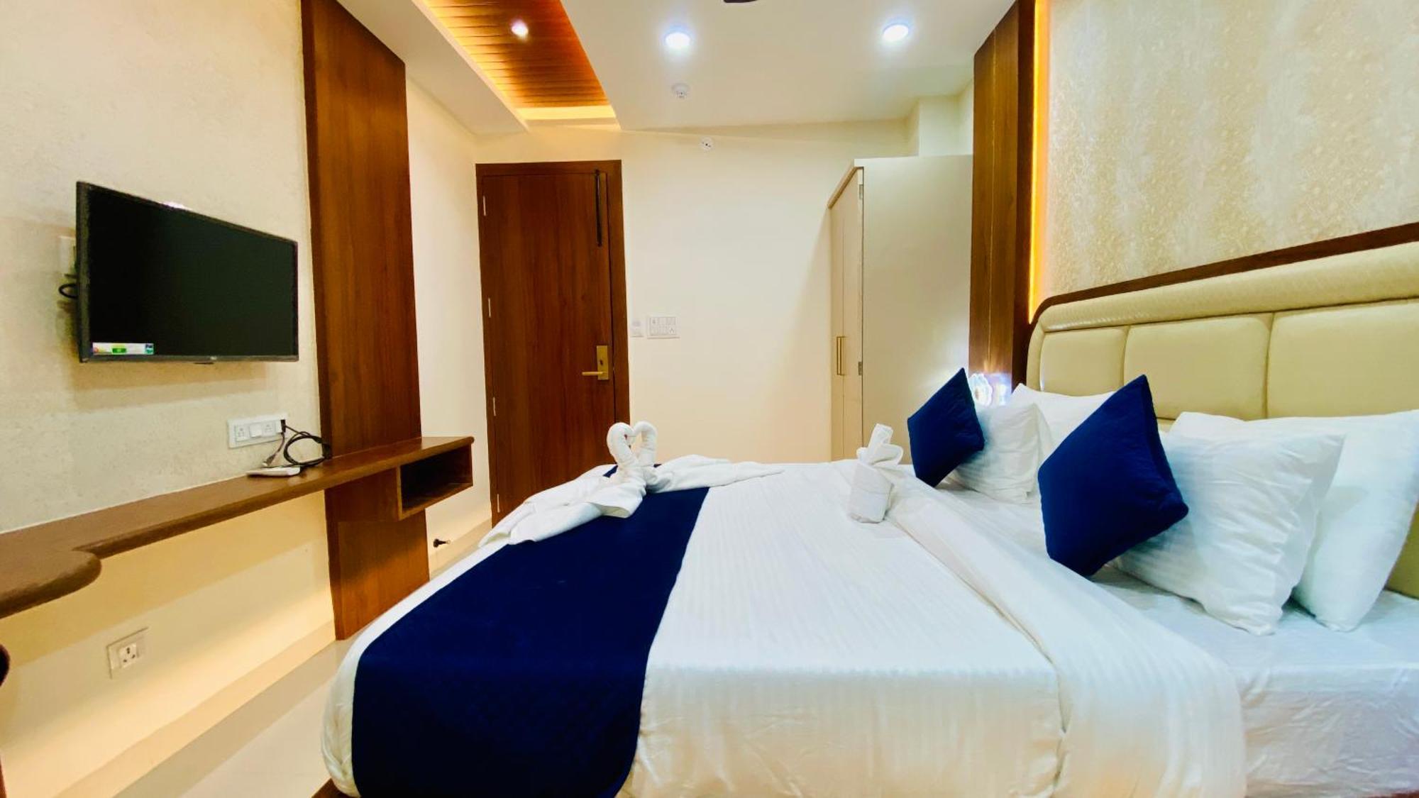 Hotel Aranyasutra Inaya, Indore Buitenkant foto