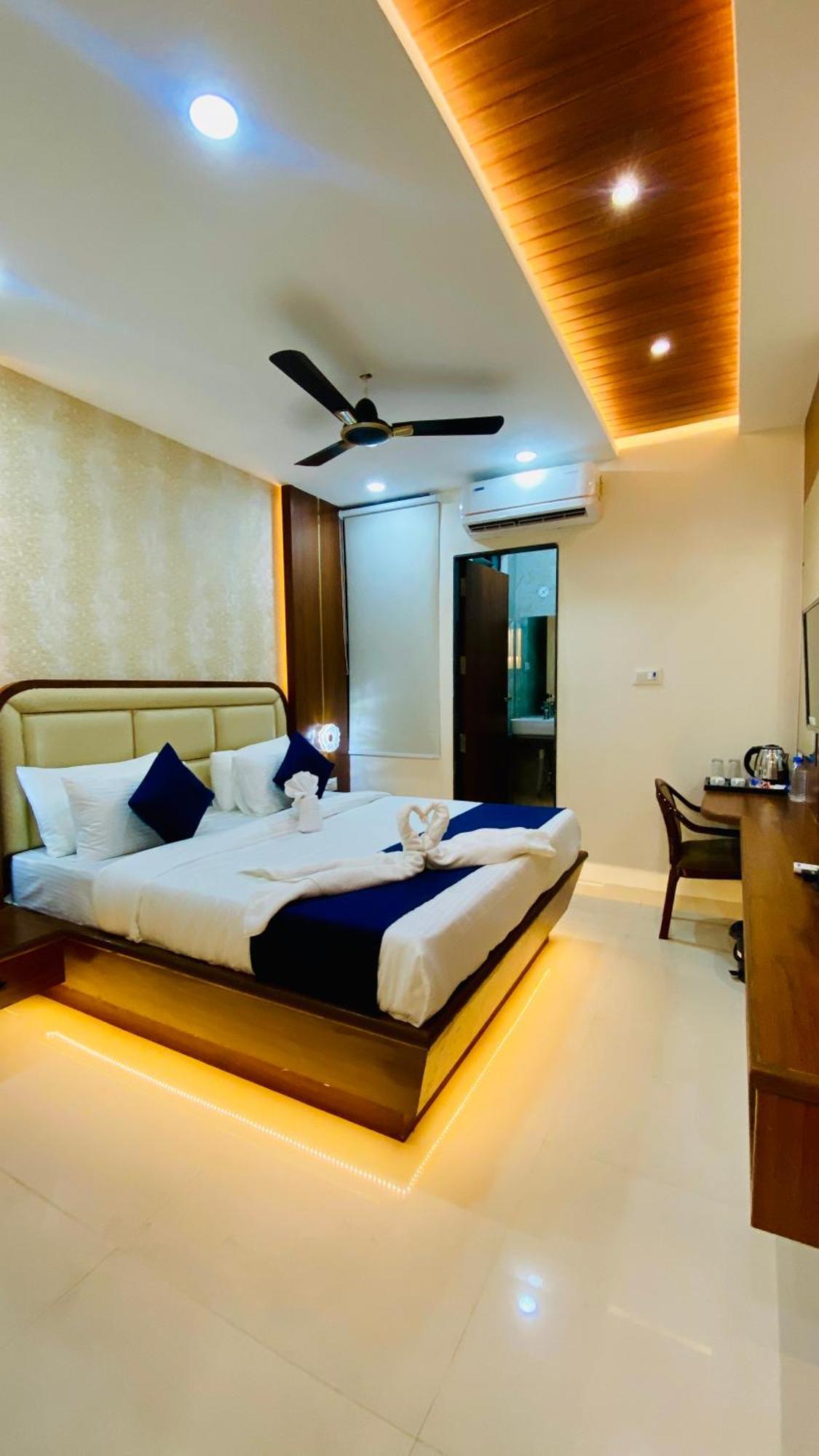 Hotel Aranyasutra Inaya, Indore Buitenkant foto