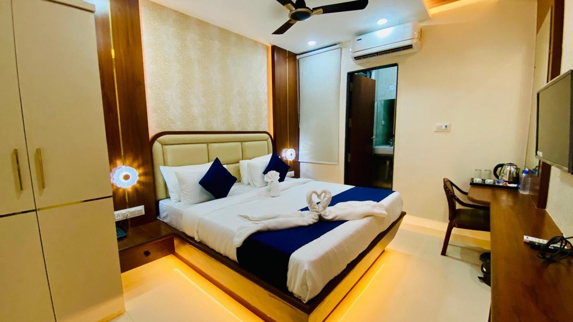 Hotel Aranyasutra Inaya, Indore Buitenkant foto