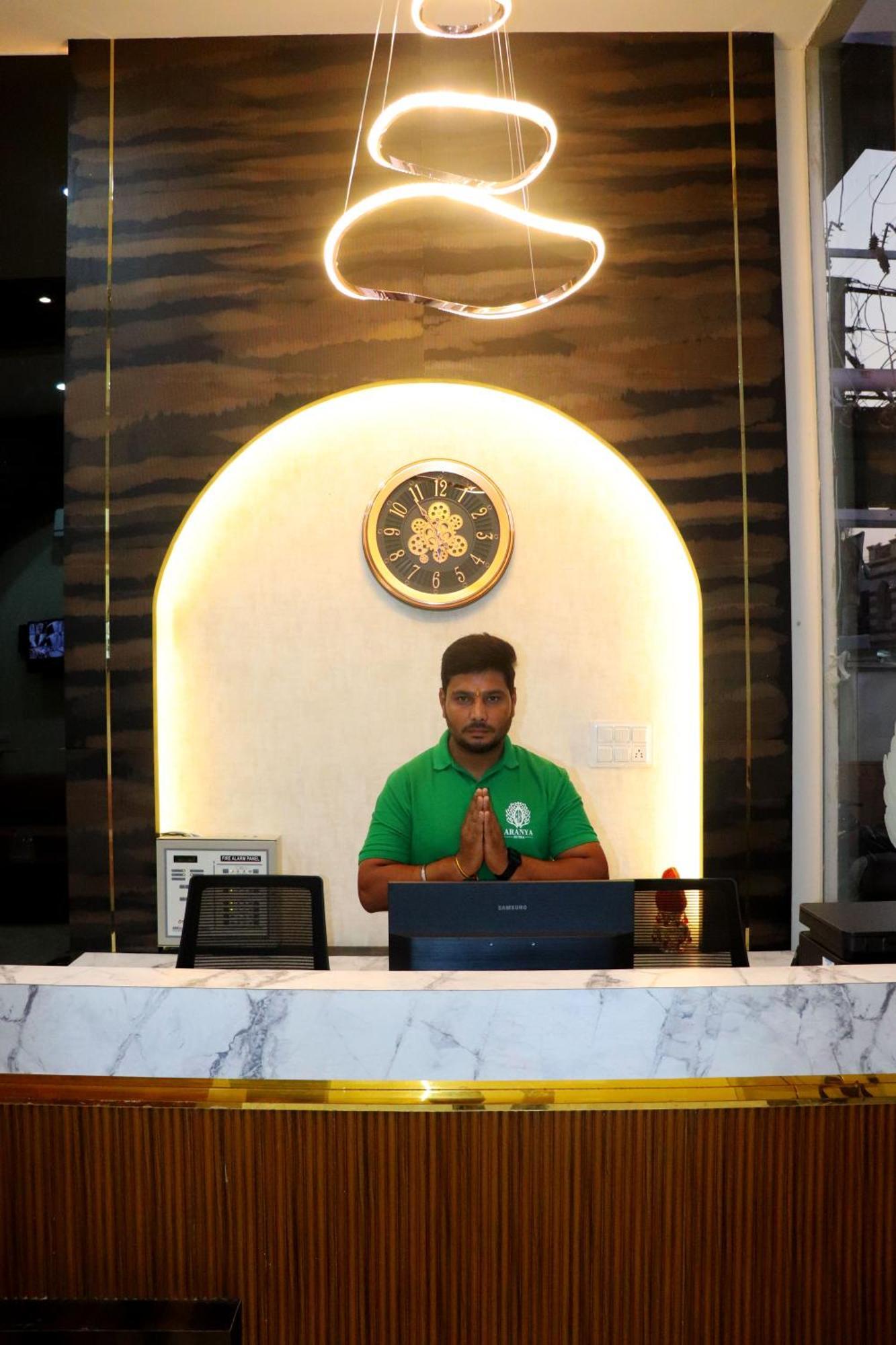 Hotel Aranyasutra Inaya, Indore Buitenkant foto