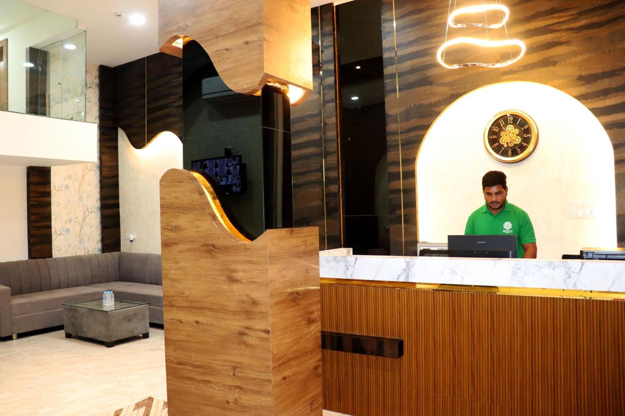 Hotel Aranyasutra Inaya, Indore Buitenkant foto